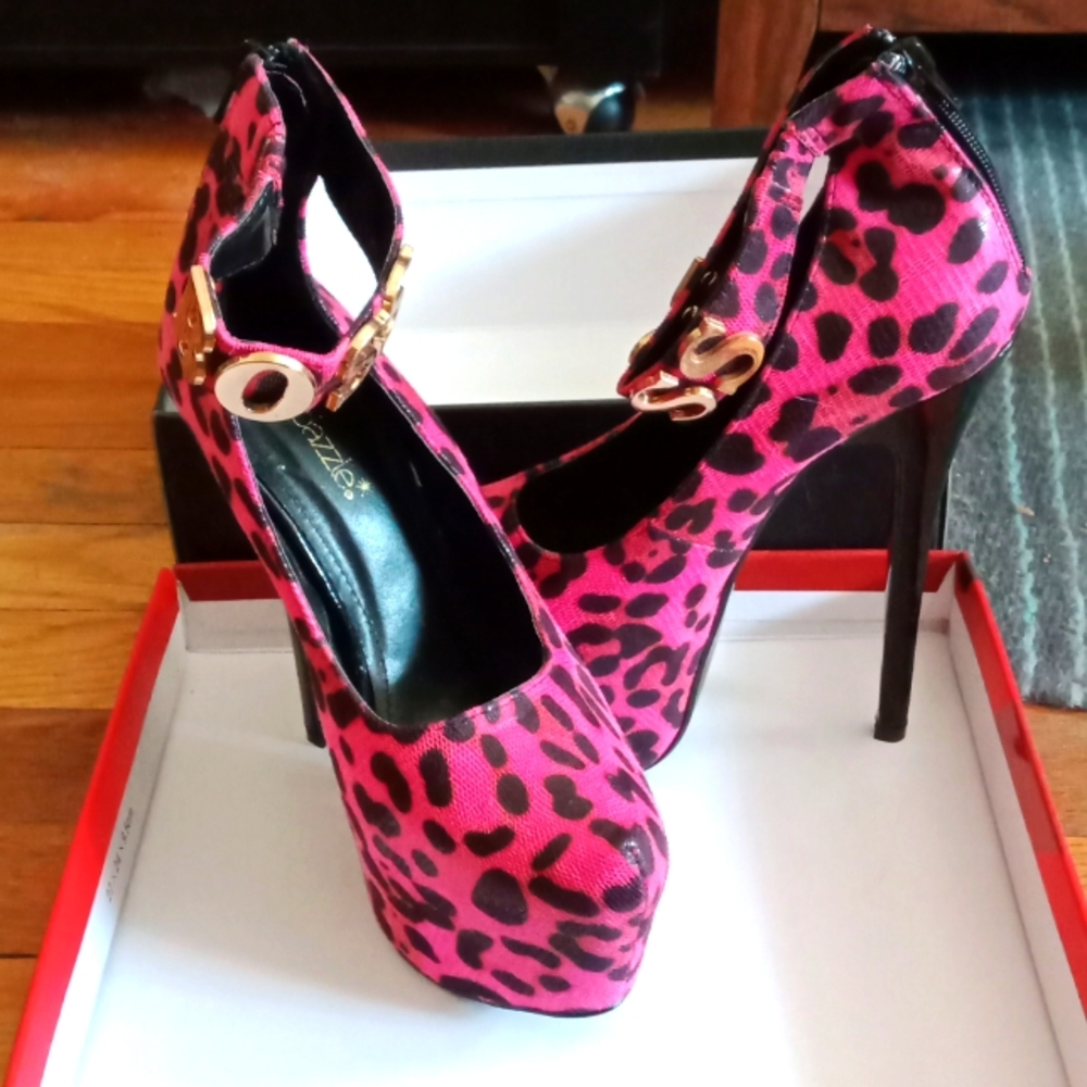 Boss cheetah print pink pumps